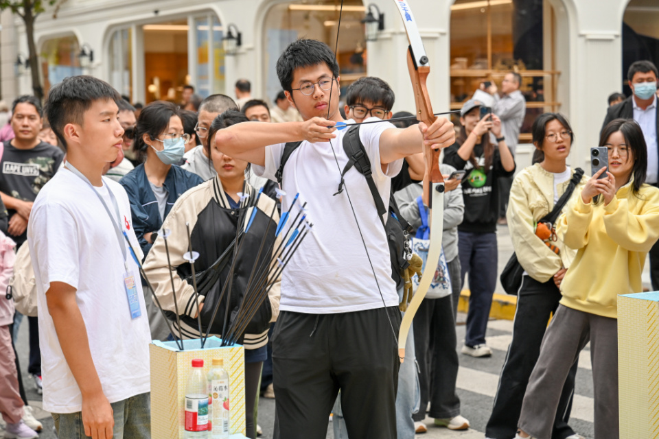 OXuXM, 民在运动中, 长保护下进 OXuXM, 民在运动中, 长保护下进