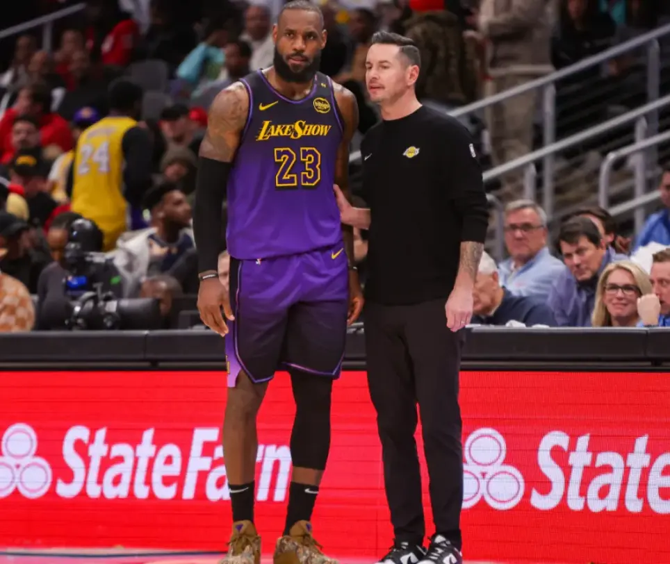 詹姆斯最近, 脚踝, yid